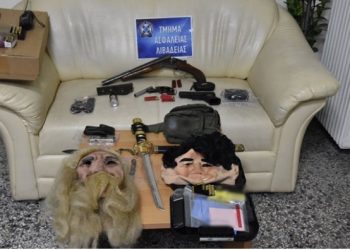 Φονικό στις Θεσπιές: Βρέθηκαν μάσκες, όπλα και φυσίγγια – Πώς σχετίζονται με την εκτέλεση πατέρα και γιου