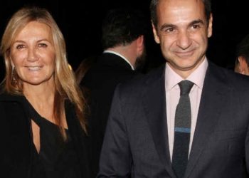 Μαρέβα Μητσοτάκη: Η φούστα υπερπαραγωγή που “έκλεψε” τις εντυπώσεις στο γάμο της Καίσαρη!