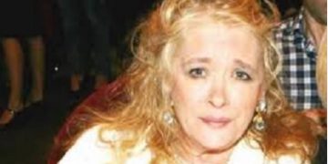 «Περιμένω τη λύτρωση…»-Ο Γολγοθάς της Νόρας Βαλσάμη και τα θλιμμένα Χριστούγεννα στη Σύρο