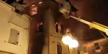 Alldaynews.gr Κέρκυρα – Συγκλονίζει η μητέρα που έπεσε από το φλεγόμενο μπαλκόνι με το παιδί της