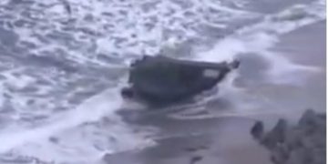 Ακυβέρνητο πλοίο με κομμένα κεφάλια και σκελετούς εμφανίστηκε στις ακτές νησιού [video]