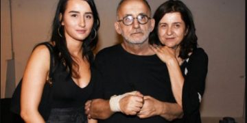 Κηδεία Μικρούτσικου: Η μικρή του κόρη «ράγισε καρδιές» στον επικήδειο που εκφώνησε[video]