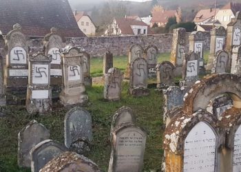 Σοκ στη Γαλλία από τη βεβήλωση με αγκυλωτούς σταυρούς 107 τάφων σε εβραϊκό κοιμητήριο