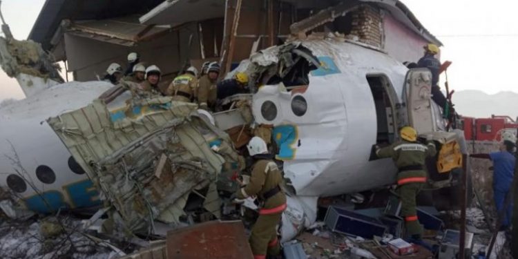 «Ακούγονταν βογκητά και ουρλιαχτά» – Σοκάρουν οι περιγραφές των επιζώντων από την αεροπορική τραγωδία [video]