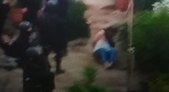 Alldaynews.gr Η ελληνική αστυνομία έφερε το …Γκουαντάναμο – Βαριές καταγγελίες για πρωτοφανή βία κατά κατοίκων (pics, video)