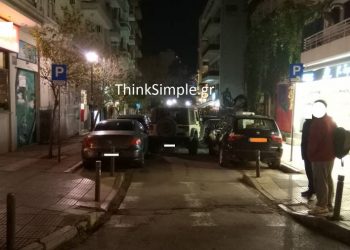 Θεσσαλονίκη: Τζιπάκι έπεσε πάνω σε τέσσερα σταθμευμένα ΙΧ (pics)