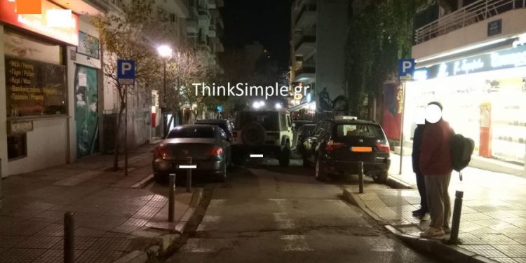 Θεσσαλονίκη: Τζιπάκι έπεσε πάνω σε τέσσερα σταθμευμένα ΙΧ (pics)