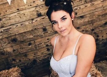 Παραιτήθηκε από τη δουλειά της και πουλάει αισθησιακές φωτογραφίες της στο ίντερνετ και έχει γίνει ζάμπλουτη (pics)