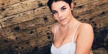 Alldaynews.gr Παραιτήθηκε από τη δουλειά της και πουλάει αισθησιακές φωτογραφίες της στο ίντερνετ και έχει γίνει ζάμπλουτη (pics)