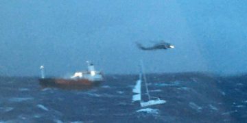 Alldaynews.gr Ακυβέρνητο σκάφος: Καρέ-καρέ η διάσωση των 4 ιστιοπλόων (VIDEO)