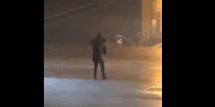 «Ούτε το πτώμα μου δεν θα έβρισκαν», λέει η γυναίκα που σώθηκε στην Κυλλήνη (vid)