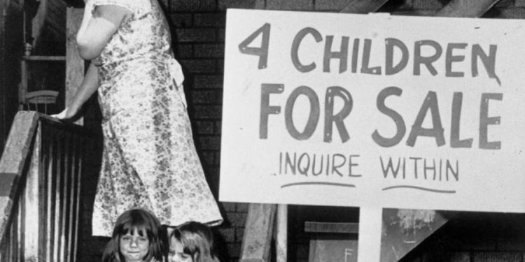 Alldaynews.gr «4 παιδιά προς πώληση»: Τι έγιναν τα παιδιά της φωτογραφίας; Το Facebook και η τραγωδία μιας ζωής