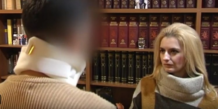 Alldaynews.gr Τέσσερις επιβάτες ΙΧ ξυλοκόπησαν άγρια ντελιβερά – Η παρατήρηση για αντικανονική οδήγηση (Video)