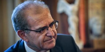 Οδηγήθηκε σε παραίτηση ο υφυπουργός Εξωτερικών Αντώνης Διαματάρης μετά το σάλο για το μεταπτυχιακό που δεν υπάρχει!