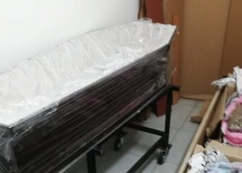 Πειραιάς: Ανοιξαν το φέρετρο στο γραφείο τελετών και έμειναν άφωνοι (pics)