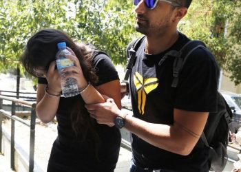 Σοκαριστικό Έγκλημα στο Κορωπί: «Η γκόμενα του μπαμπά έσφαξε τη μαμά»