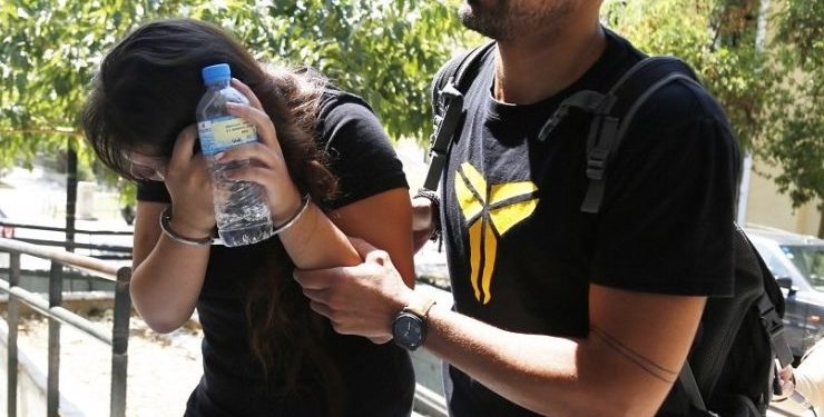 Alldaynews.gr Σοκαριστικό Έγκλημα στο Κορωπί: «Η γκόμενα του μπαμπά έσφαξε τη μαμά»