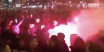 Πολύ ξύλο μεταξύ οπαδών Παρί και Γαλατασαράι (vids)