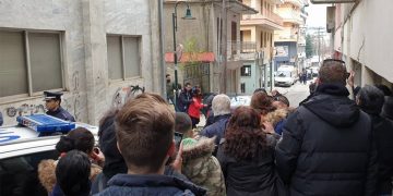 Alldaynews.gr Σοκ στα Γρεβενά: Η μητέρα που… παραχωρούσε τη 12χρονη κόρη της στον 45χρονο είχε σχέη μαζί του!