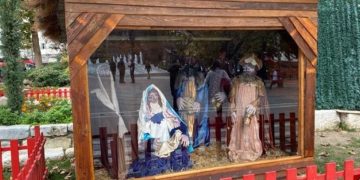 Alldaynews.gr Λάρισα : Φάτνη με …τζαμαρία για να μην κλέψουν το Θείο Βρέφος