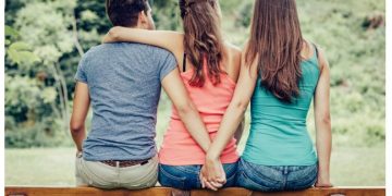 7 σημάδια που δείχνουν ότι ο σύντροφός σας έχει κάποιο ένοχο μυστικό