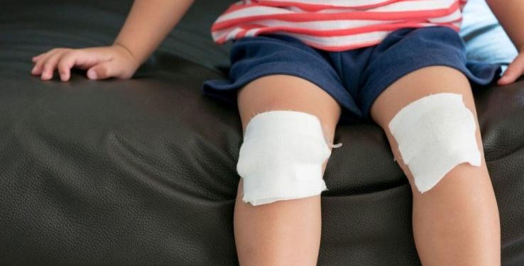 Alldaynews.gr Πατριός βασανίζει σαδιστικά 8χρονο – Το έβαλε να γονατίσει επί ώρες επάνω σε σπόρους σταριού (Σκληρές εικόνες/Video)