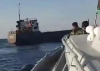 Οι δυνάμεις του Χάφταρ κατέλαβαν πλοίο με Τούρκους ναυτικούς (Video)