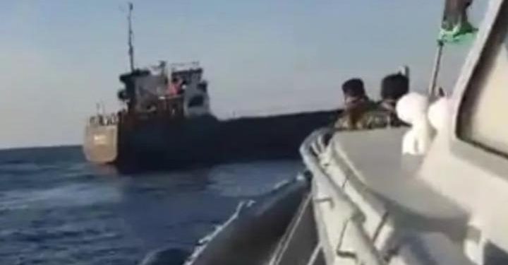 Alldaynews.gr Οι δυνάμεις του Χάφταρ κατέλαβαν πλοίο με Τούρκους ναυτικούς (Video)