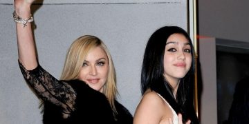 Πρωταγωνίστρια σε «όργιο» η κόρη της Μαντόνα, Λούρδη (pics, vids)