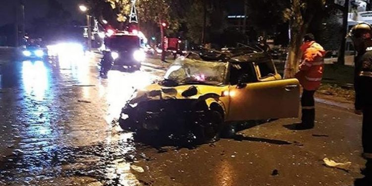 Alldaynews.gr Τραγωδία στη Βούλα: Νεκρή 19χρονη – Σοβαρά τραυματισμένη 25χρονη (pics)