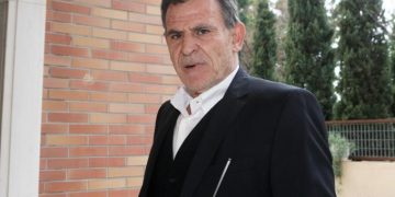 Πυρπόλησαν 4 αυτοκίνητα της εταιρείας του Πανόπουλου