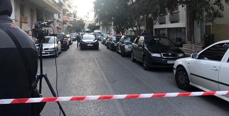 Έγκλημα στα Πετράλωνα: «Σκότωσα το νονό μου ενώ κοιμόταν γιατί χτυπούσε τη μάνα μου» λέει ο 21χρονος (Video)