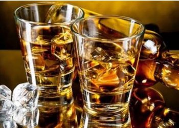 Πώς εξαρθρώθηκε το μεγάλο κύκλωμα με τα ποτά – “μπόμπες”: Ο “Κοντός”, οι διάλογοι των μελών και οι μυστικοί κώδικες επικοινωνίας