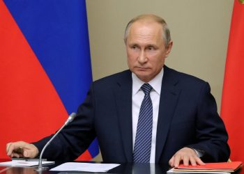 Τα ιστορικά αρχεία δείχνουν ότι η Πολωνία συνωμότησε με τον Χίτλερ λέει ο Πούτιν