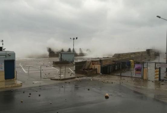 Alldaynews.gr Παρά τρίχα τραγωδία για τον Έλληνα ναυτικό που έπεσε από πλοίο