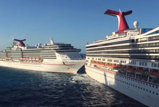 Εικόνες-σοκ: Συγκρούστηκαν δύο κρουαζιερόπλοια – Ένας επιβάτης τραυματίας (Video)