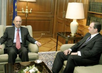 Άρθρο – φωτιά του Κώστα Σημίτη: Ο Καραμανλής φταίει για τις σημερινές τουρκικές απειλές