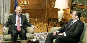 Άρθρο – φωτιά του Κώστα Σημίτη: Ο Καραμανλής φταίει για τις σημερινές τουρκικές απειλές