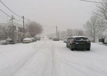 Εγκλωβίστηκαν οδηγοί χωρίς αλυσίδες στον Ομαλό, γκρέιντερ έπαθε λάστιχο, φορτωτής δεν έχει φώτα (pics, vid)