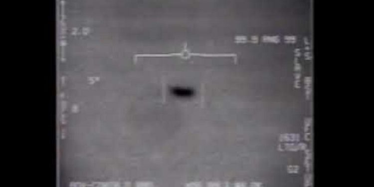 Alldaynews.gr Ο πιλότος που είδε το UFO Tic Tac το 2004 σπάει τη σιωπή του και τρομάζει! (vid)