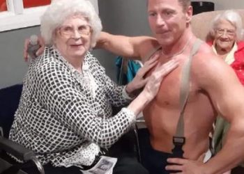 Στριπτίζ μέσα σε οίκο ευγηρίας – Οι γιαγιάδες ούρλιαζαν και χειροκροτούσαν τον στρίπερ (pics)