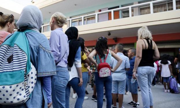 Alldaynews.gr Μαρτυρία 11χρονου στους Αμπελόκηπους: «Με χτύπαγε για 5 λεπτά, είχα πέσει κάτω, με κλώτσαγε στην κοιλιά μου»