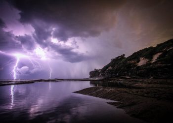 Ο άνδρας που δεν έβλεπε και δεν άκουγε μέχρι που τον χτύπησε κεραυνός