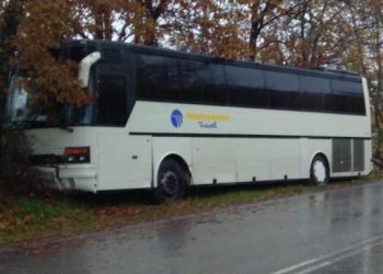 ΠΡΙΝ ΑΠΟ ΛΙΓΟ: Τροχαίο με λεωφορείο που μετέφερε 37 μαθητές – Πήγαιναν στον «Μύλο των Ξωτικών» (pics)