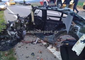 Ένας νεκρός και δύο τραυματίες σε φοβερό τροχαίο – Άνθρωποι και λαμαρίνες τυλίχθηκαν στις φλόγες! (pics)