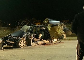 Δυο νεαρά αδέρφια νεκρά από σφοδρή σύγκρουση ΙΧ με φορτηγό (pics)