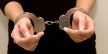 Alldaynews.gr Παλαιό Φάληρο: Συνελήφθη 32χρονη που παρίστανε εκπρόσωπο των Παιδικών Χωριών SOS