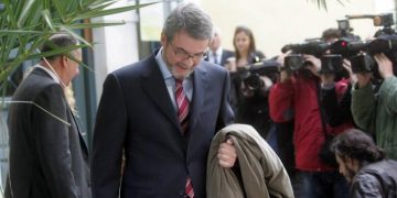 Alldaynews.gr Siemens: 15 χρόνια κάθειρξη στον φαντομά Χριστοφοράκο – Ίδια ποινή και σε Καραβέλα, Μαυρίδη