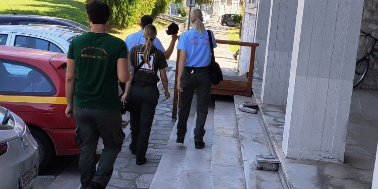 Alldaynews.gr Βόλος: 30χρονος επιτέθηκε σε δημοτική αστυνόμο για μια κλήση