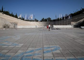 «Θρίλερ» στο Καλλιμάρμαρο: Πανέμορφο κορίτσι βρέθηκε κρεμασμένο με λουρί σκύλου